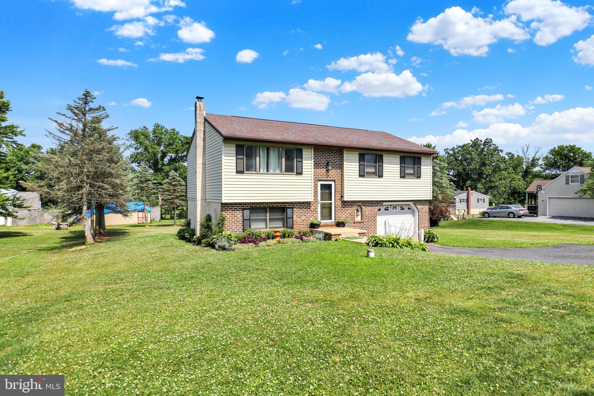 220 Pleasant Valley Road East Earl, PA 17519 - Photo 4 of 25 360_3850