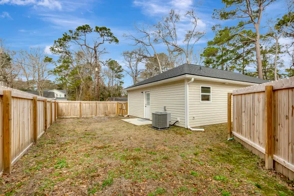 $2,090 | 6961 Raymond Avenue, North Charleston, SC 29406