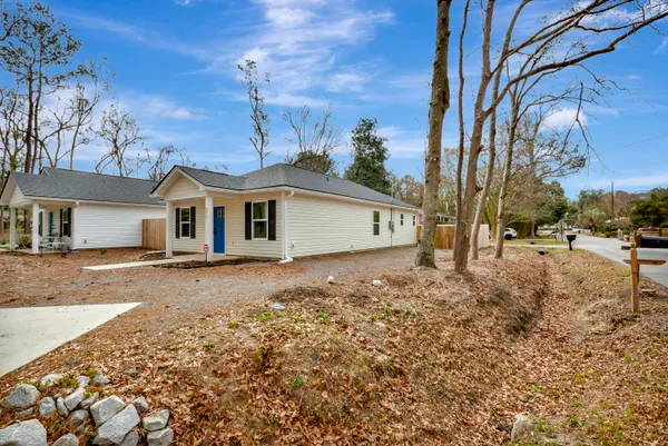 $2,090 | 6961 Raymond Avenue, North Charleston, SC 29406