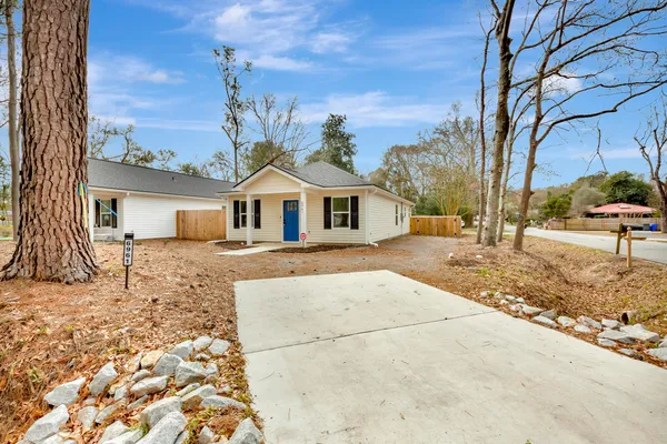 $2,090 | 6961 Raymond Avenue, North Charleston, SC 29406