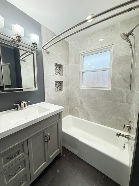 969 Dearborn Circle Carol Stream, IL 60188 - Photo 21 of 46 a bathroom with a tub a sink and mirror