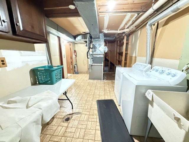 969 Dearborn Circle Carol Stream, IL 60188 - Photo 34 of 46 a bathroom with a sink mirror and shower