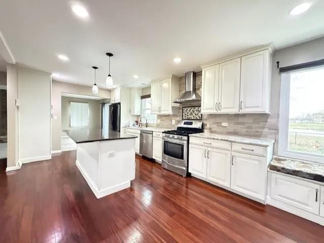 $494,900 | 969 Dearborn Circle, Carol Stream, IL 60188