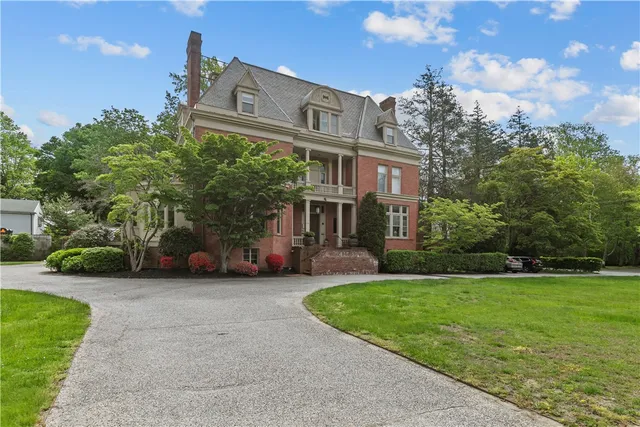 $2,995 | 434 Bellevue Avenue, Unit 3A, Newport, RI 02840