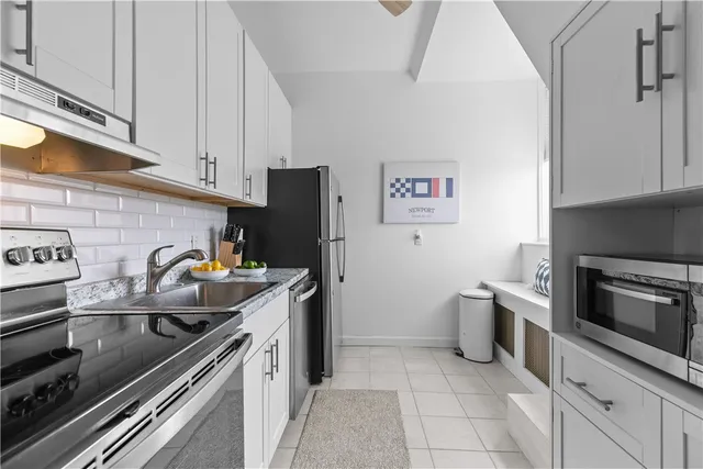 $2,995 | 434 Bellevue Avenue, Unit 3A, Newport, RI 02840