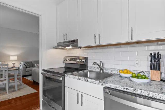 $2,995 | 434 Bellevue Avenue, Unit 3A, Newport, RI 02840