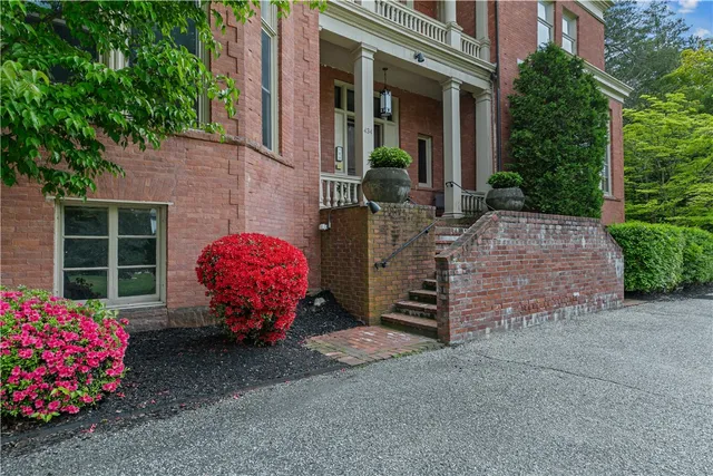 $2,995 | 434 Bellevue Avenue, Unit 3A, Newport, RI 02840