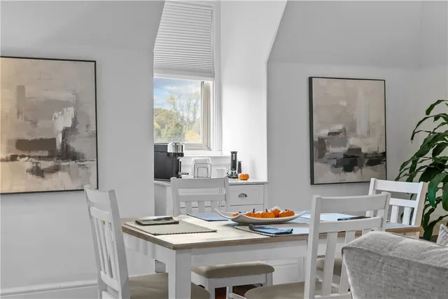 $2,995 | 434 Bellevue Avenue, Unit 3A, Newport, RI 02840