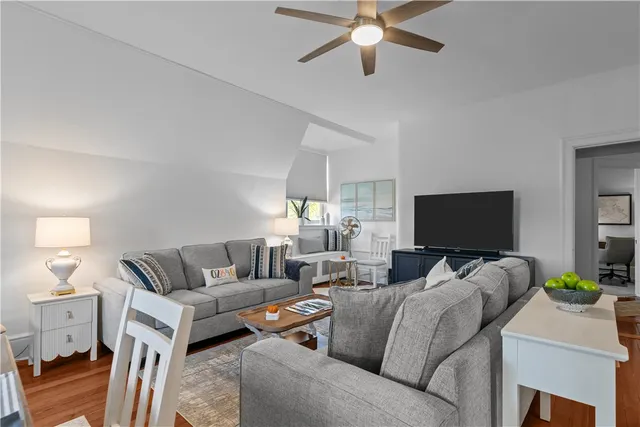 $2,995 | 434 Bellevue Avenue, Unit 3A, Newport, RI 02840