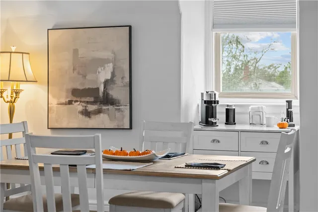 $2,995 | 434 Bellevue Avenue, Unit 3A, Newport, RI 02840