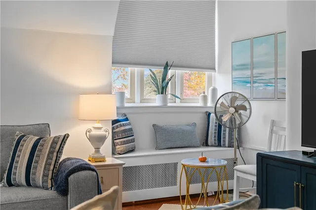 $2,995 | 434 Bellevue Avenue, Unit 3A, Newport, RI 02840