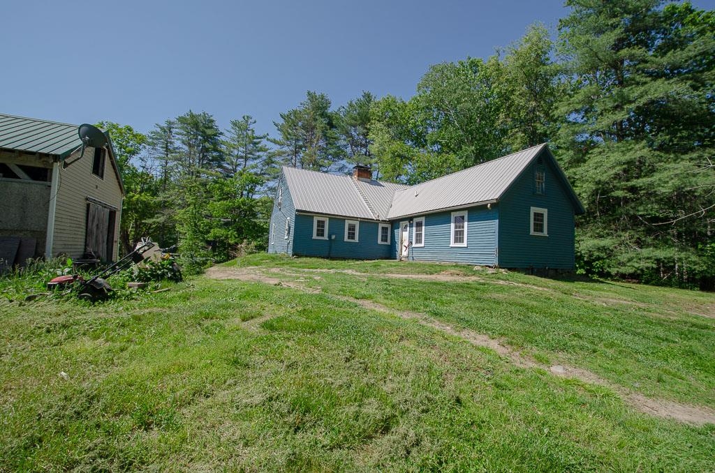 304 North Road Epsom, NH 03234 - Photo 3 of 40