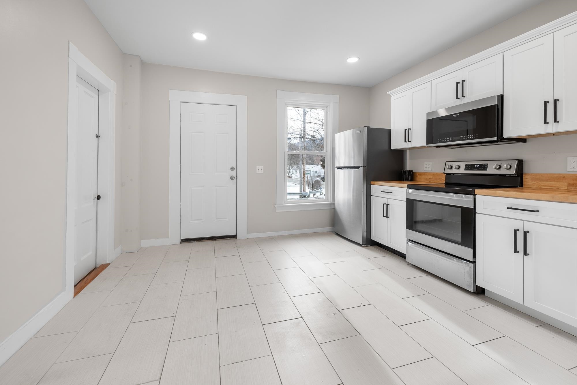 157 Summer Street Hartford, VT 05001 - Photo 14 of 52