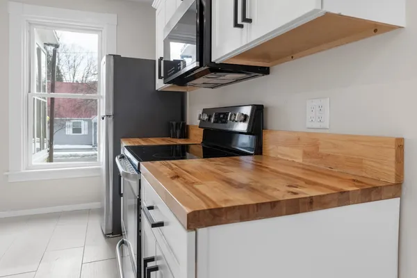 $530,000 | 157 Summer Street, Hartford, VT 05001