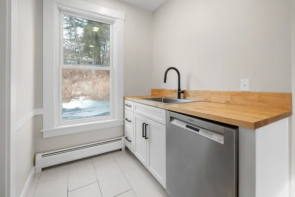 $530,000 | 157 Summer Street, Hartford, VT 05001