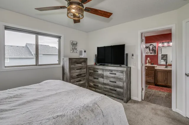 $389,900 | 37621 Hawthorne Avenue, North Branch, MN 55056