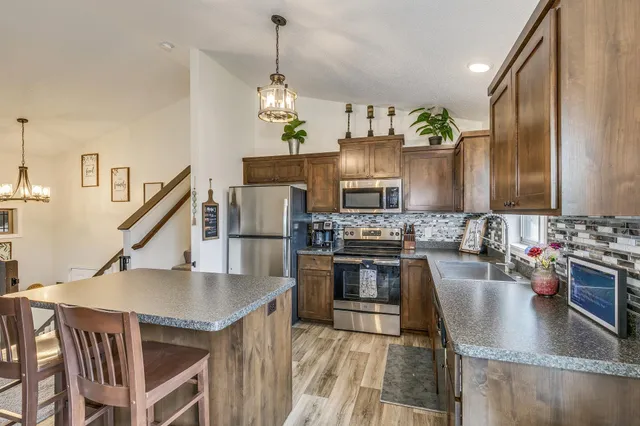 $389,900 | 37621 Hawthorne Avenue, North Branch, MN 55056