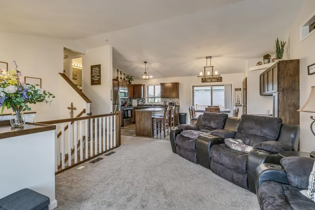 $389,900 | 37621 Hawthorne Avenue, North Branch, MN 55056