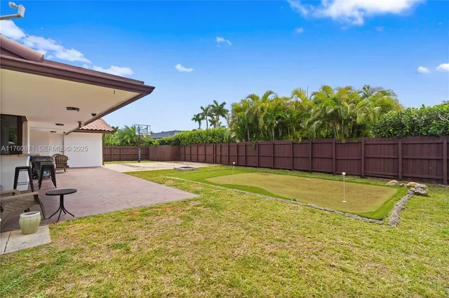 a view of an outdoor space