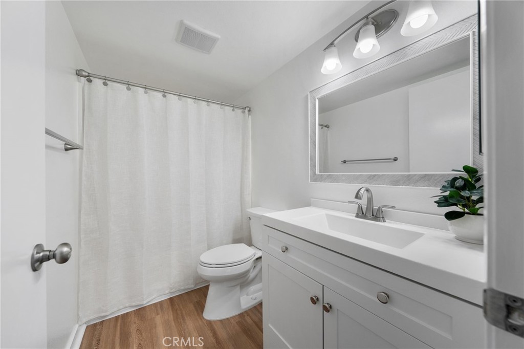 4219 La Pinata Way, Unit 252 Oceanside, CA 92057 - Photo 9 of 37 Secondary bathroom