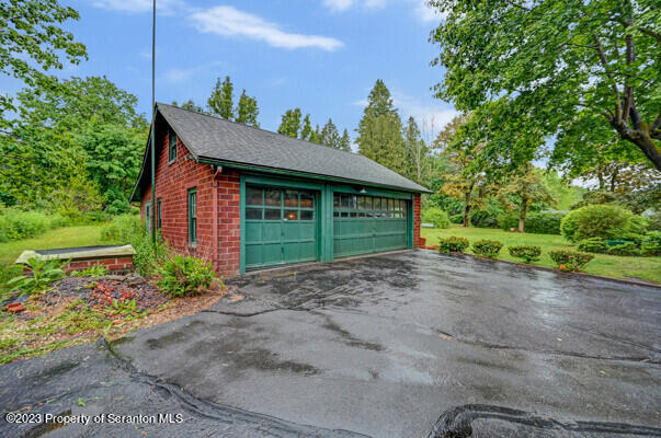 1316 State Rte 435 Moscow, PA 18444 - Photo 9 of 89 Gallery Image 9