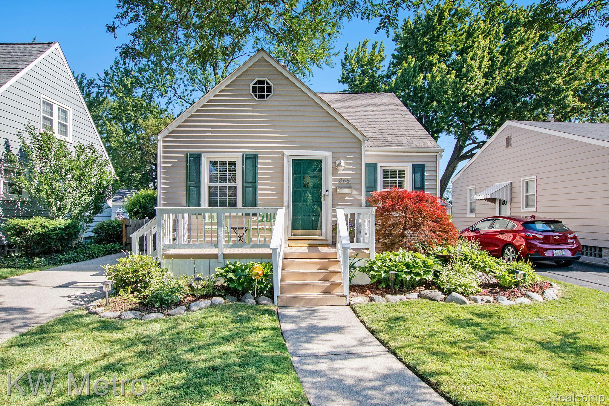 866 Cambridge Road Berkley, MI 48072 - Photo 2 of 36 Gallery Image 2
