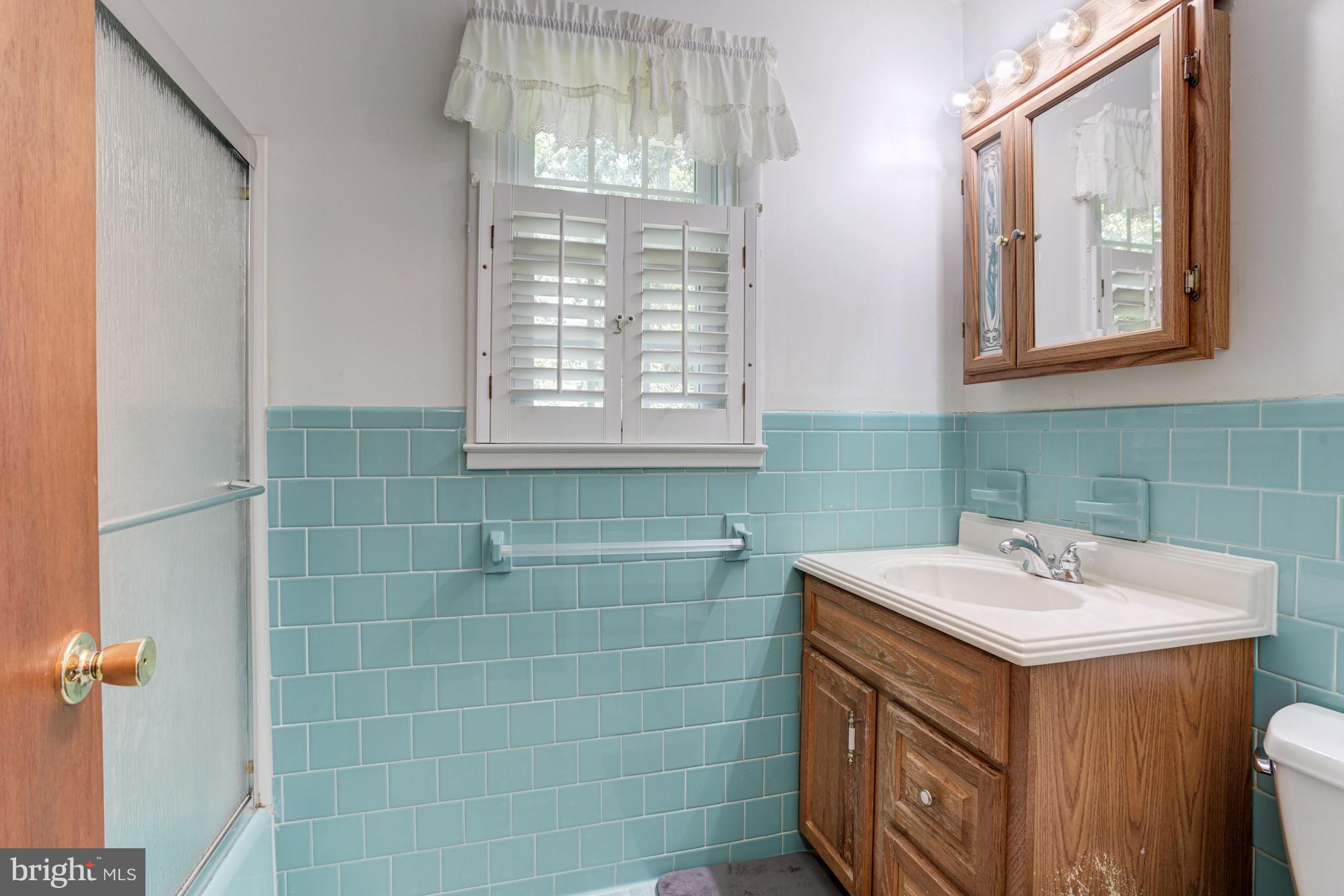 830 Lucky Road Severn, MD 21144 - Photo 17 of 28 Hall Bath