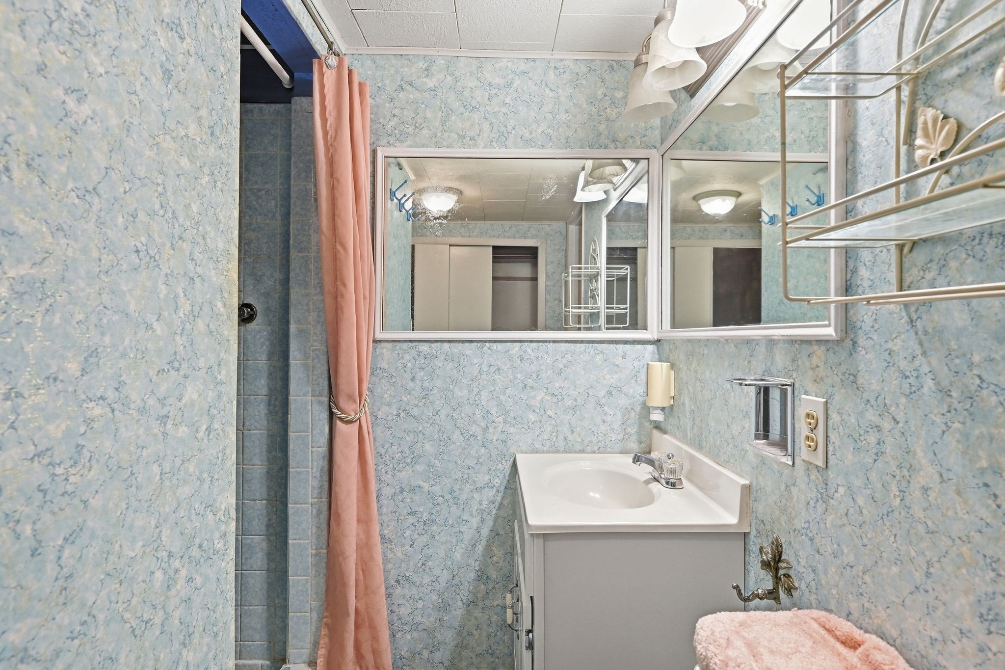 16 Holly Court Springfield, MA 01151 - Photo 30 of 42 Gallery Image 30