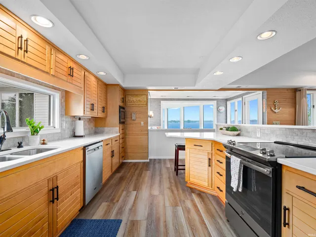 $729,000 | 10660 North Southshore Drive, Unit D3, Syracuse, IN 46567