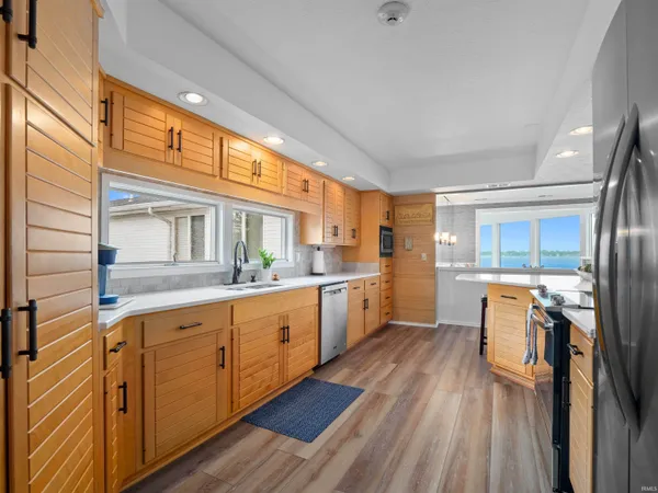 $729,000 | 10660 North Southshore Drive, Unit D3, Syracuse, IN 46567