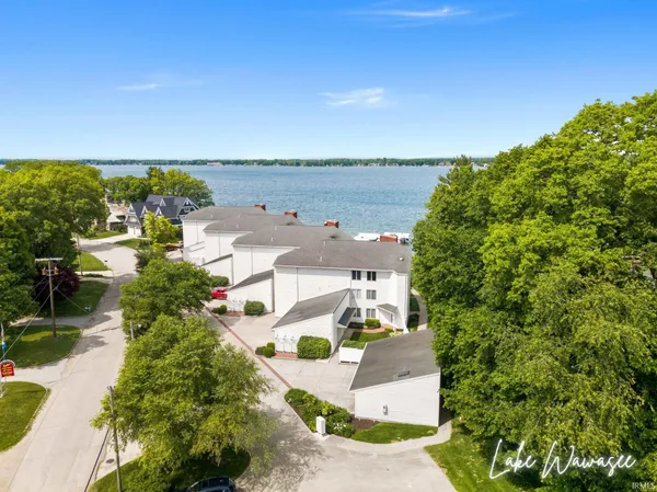 $729,000 | 10660 North Southshore Drive, Unit D3, Syracuse, IN 46567