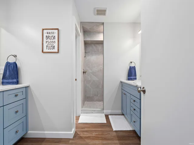 $729,000 | 10660 North Southshore Drive, Unit D3, Syracuse, IN 46567