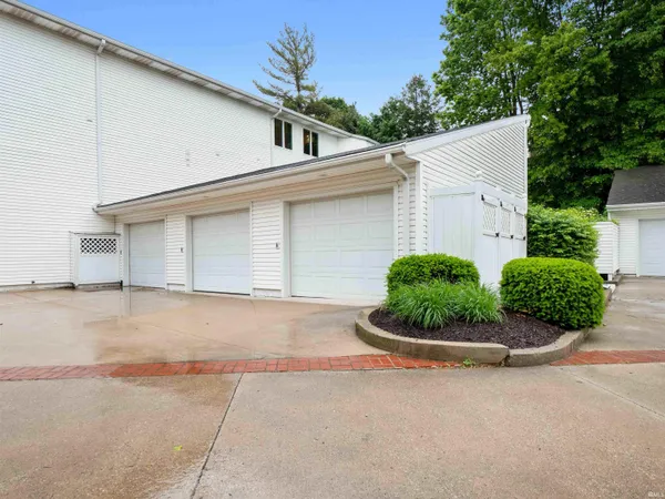 $729,000 | 10660 North Southshore Drive, Unit D3, Syracuse, IN 46567