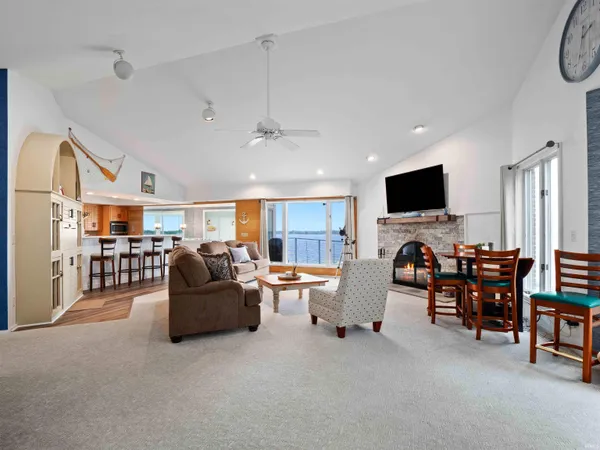 $729,000 | 10660 North Southshore Drive, Unit D3, Syracuse, IN 46567