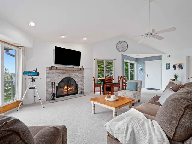 $729,000 | 10660 North Southshore Drive, Unit D3, Syracuse, IN 46567