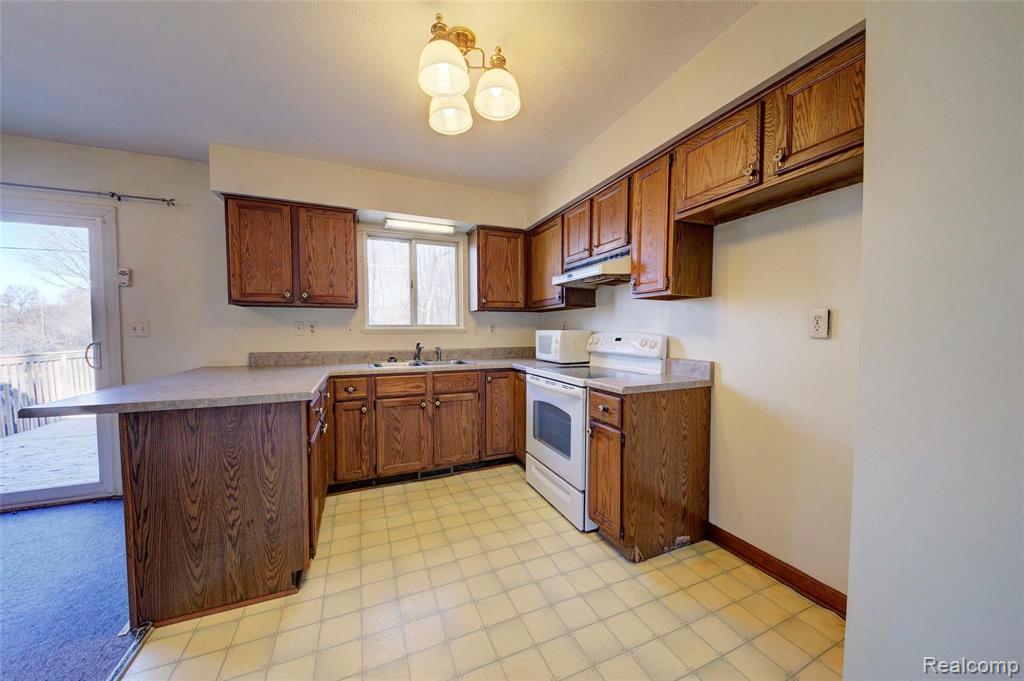 5750 Crandall Road Howell, MI 48855 - Photo 11 of 29