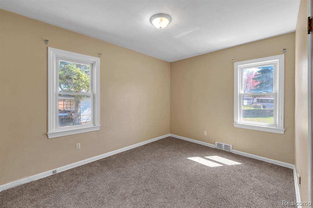 24901 Joy Road Dearborn Heights, MI 48127 - Photo 9 of 44