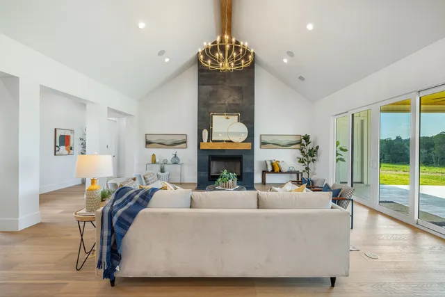 $924,800 | 10343 Sunny Mdw Drive, Chappell Hill, TX 77426