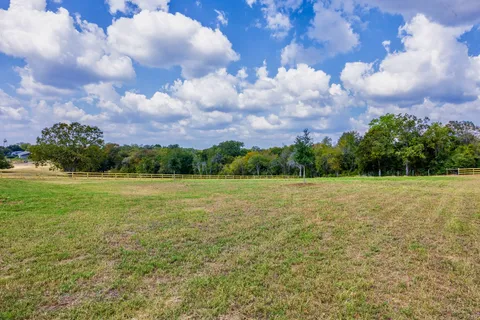 a house view with a outdoor space
