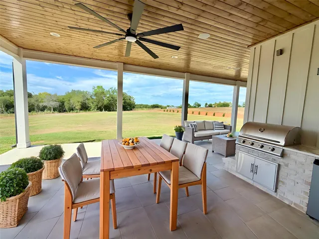 $924,800 | 10343 Sunny Mdw Drive, Chappell Hill, TX 77426