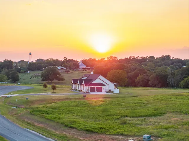 $924,800 | 10343 Sunny Mdw Drive, Chappell Hill, TX 77426