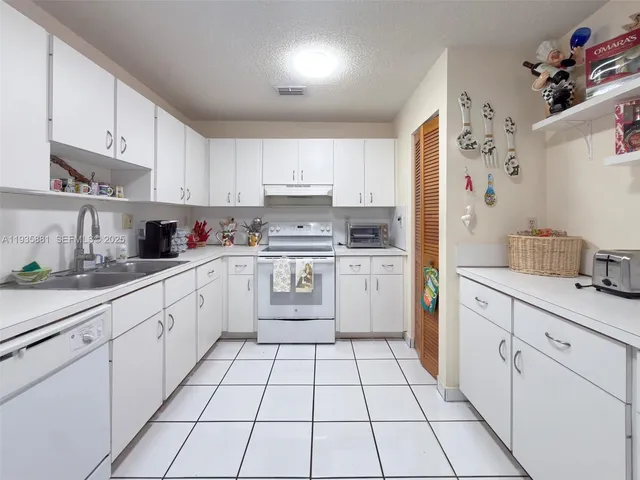 $675,000 | 14220 Southwest 53rd Street, Miami, FL 33175