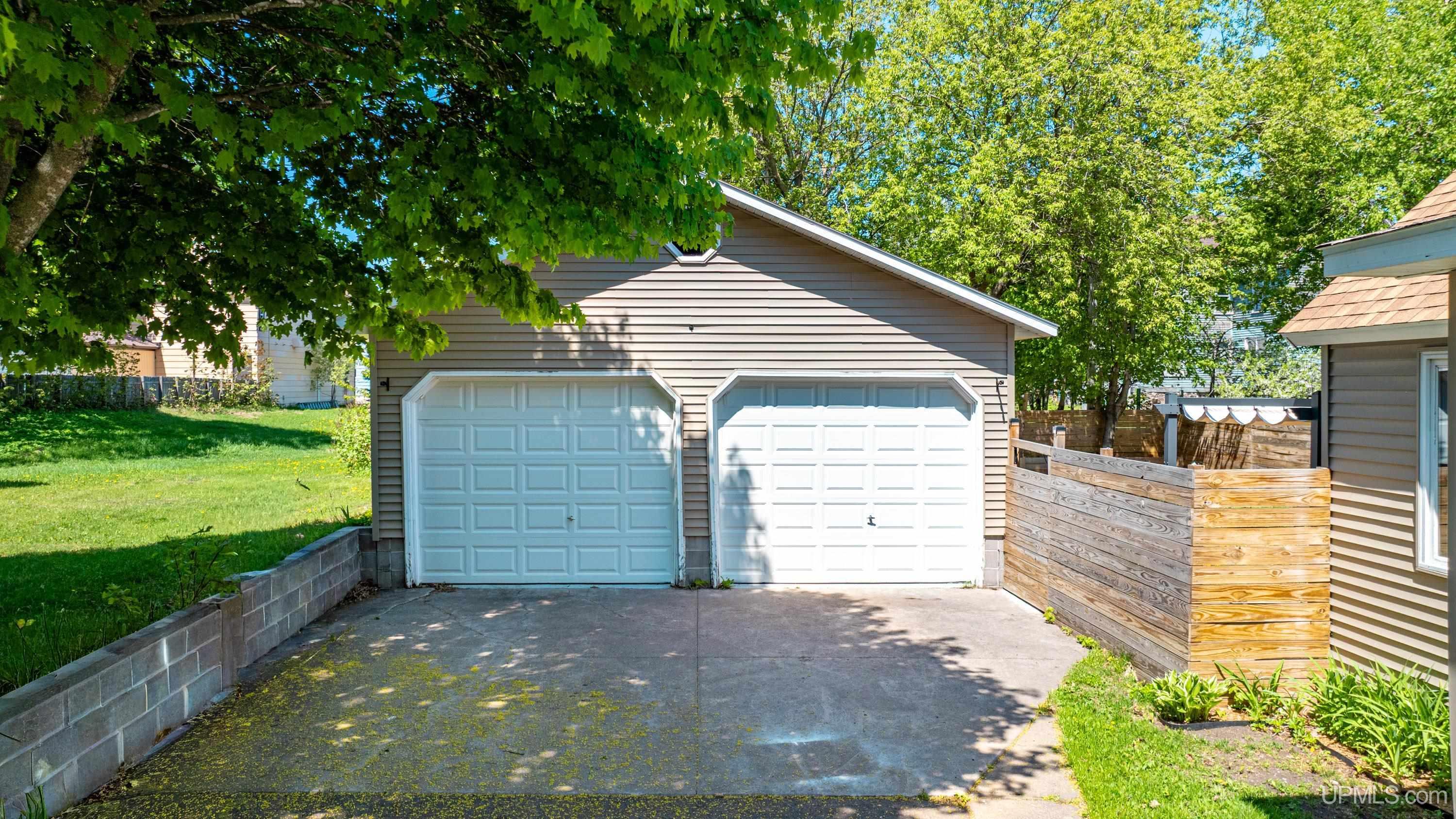 237 Kearsarge Street Calumet, MI 49913 - Photo 2 of 79