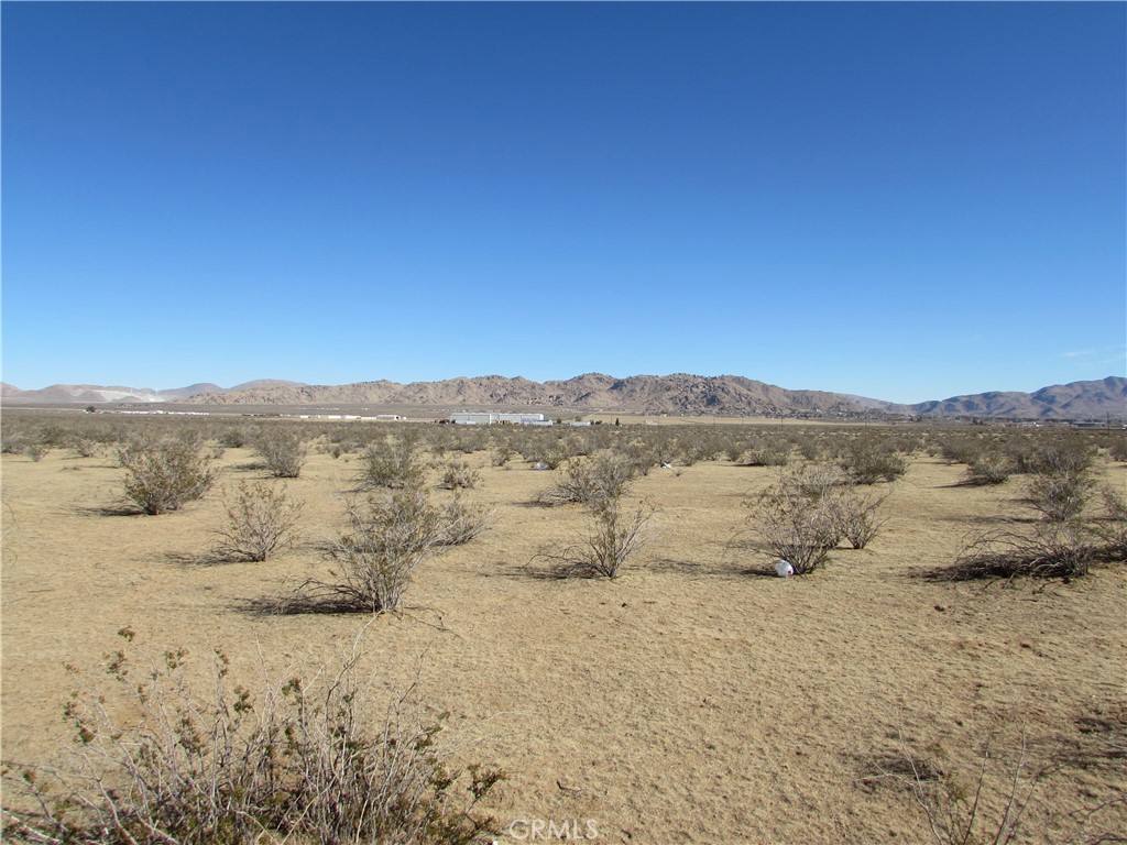 3 Falchion Road Apple Valley, CA 92307 - Photo 1 of 1 Looking East on PIQ