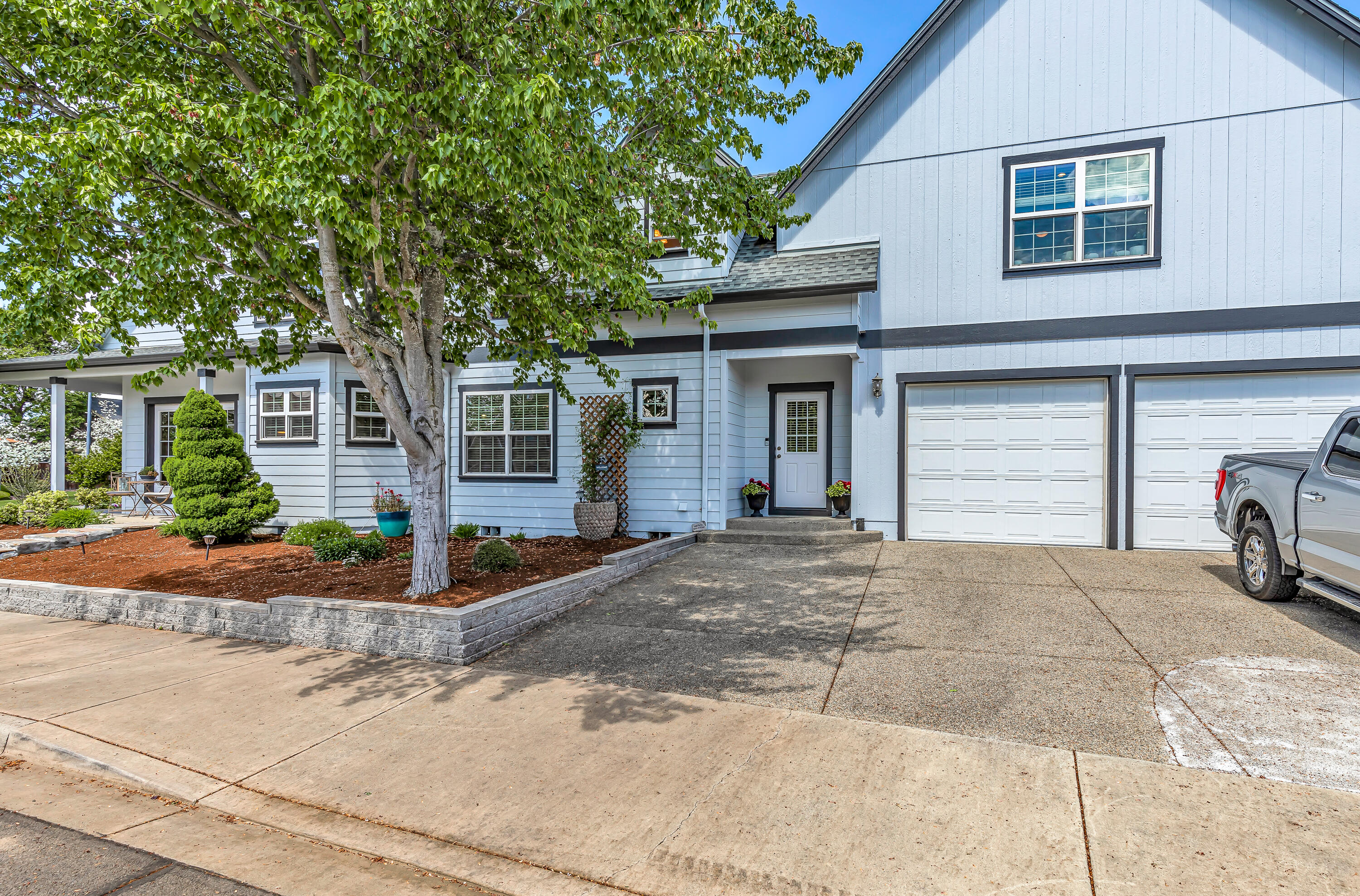 8 Falling Leaf Lane Eagle Point, OR 97524 - Photo 5 of 73 9R9A3445