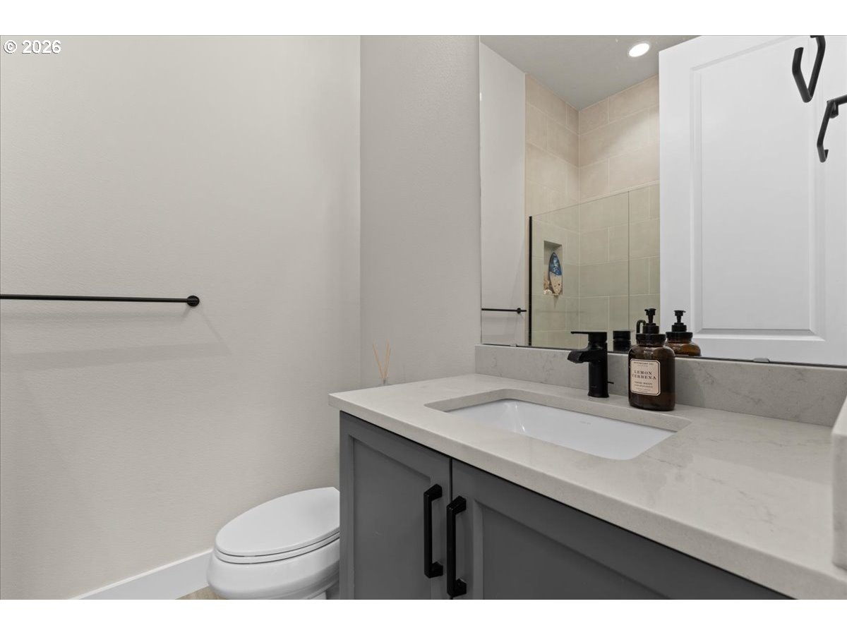 15651 Northwest Ridgeline Street Portland, OR 97229 - Photo 23 of 48 Bathroom
