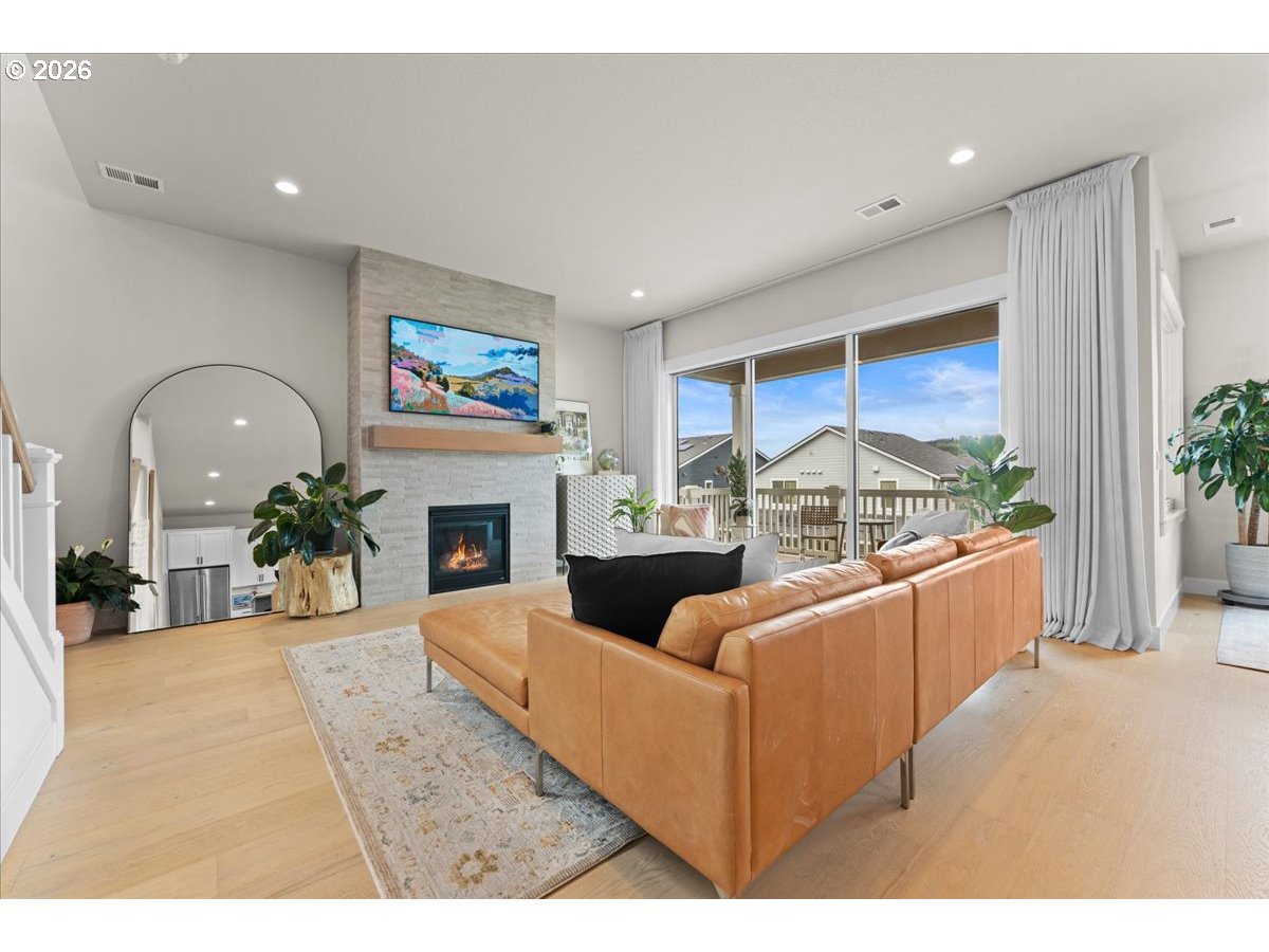 15651 Northwest Ridgeline Street Portland, OR 97229 - Photo 7 of 48 Living Room