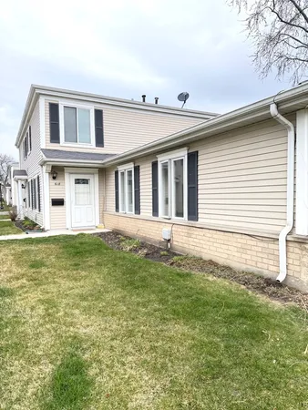 $275,000 | 618 East Old Willow Road, Unit 183B, Prospect Heights, IL 60070