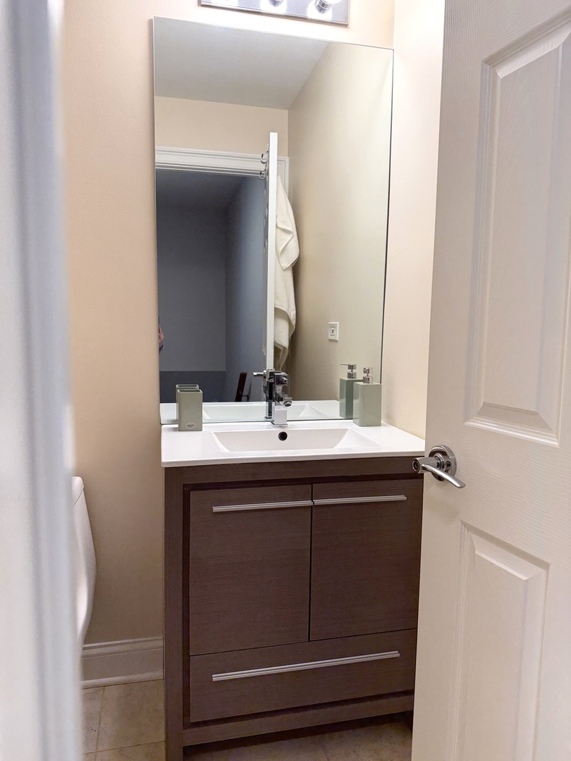 618 East Old Willow Road, Unit 183B Prospect Heights, IL 60070 - Photo 13 of 20 a bathroom with a sink and a mirror