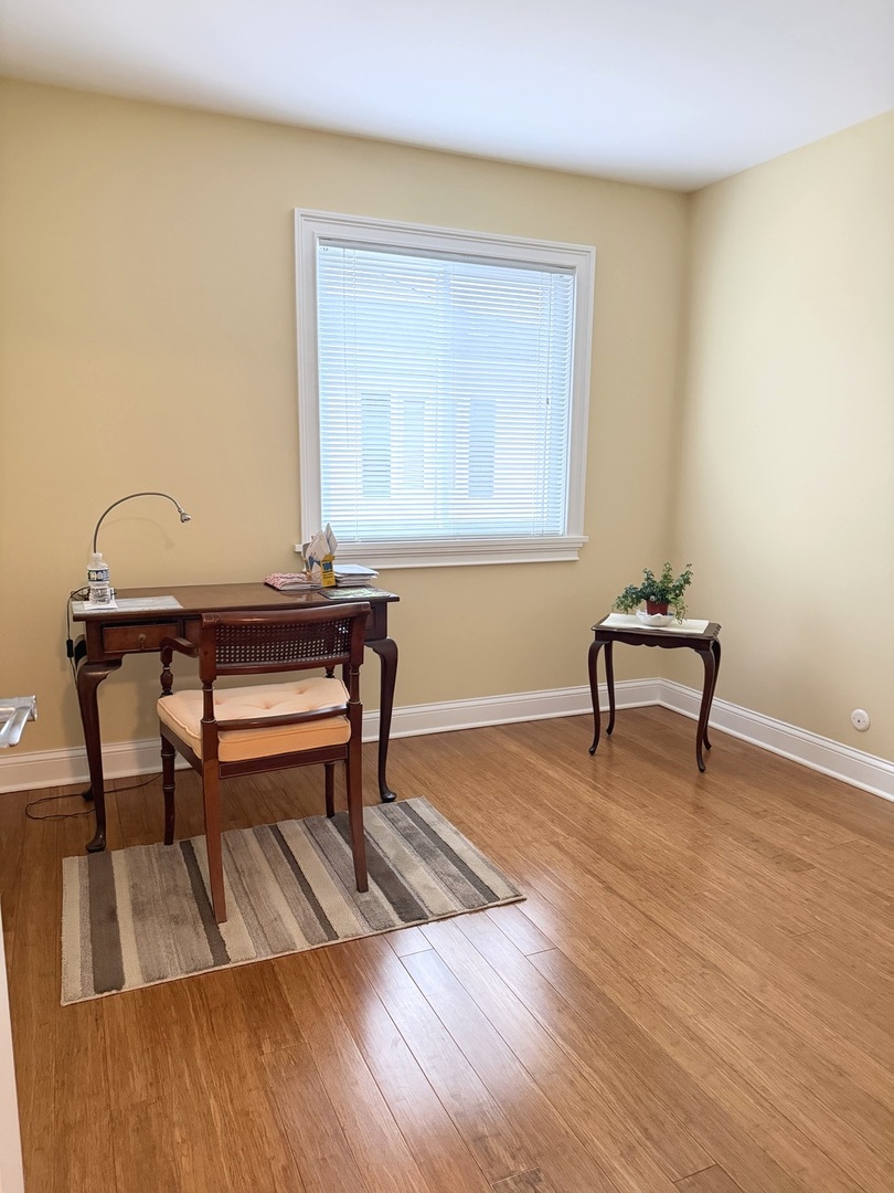 618 East Old Willow Road, Unit 183B Prospect Heights, IL 60070 - Photo 15 of 20 a living room with furniture and a wooden floor